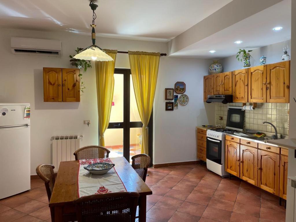 Casa Montalbano Apartment Порто Емпедокле Екстериор снимка